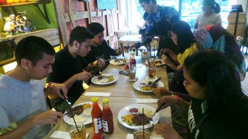 Makan Siang Rahasia RANers Bareng RAN di traktiRAN