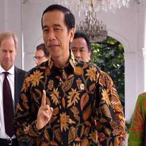 Serahkan Anggaran 2015, Jokowi: Rapat di Kantor Saja!