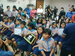 Anak-anak SD Geruduk DPR, Sampaikan Petisi Harapan untuk Wakil Rakyat
