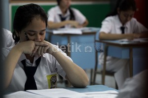Ketua Komisi X Kritik Kebijakan Penghentian Kurikulum 2013
