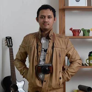 Hunting Foto yang Berujung Pelemparan Sandal