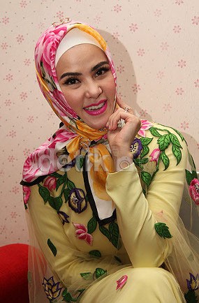 Angel Lelga Cuci Tas Mewahnya di Singapura