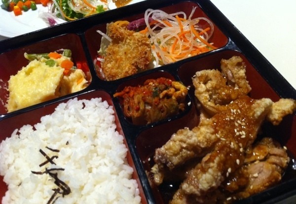 Paling Mantap Siang Ini Makan Chicken Teriyaki dan Salad Jepang