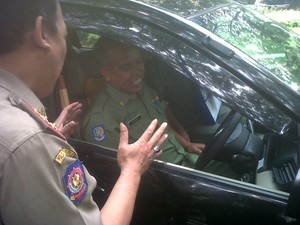 Hari Pertama, 30 Orang Kena Denda karena Tak Punya Tong Sampah di Mobil
