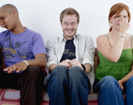 Kalau Sudah Tidak Sanggup Menahan, Begini Caranya Kentut Tanpa Ketahuan