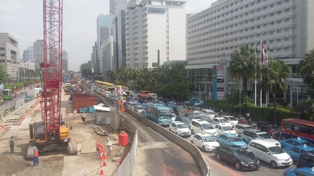 Buruh Mulai Berdatangan ke Bundaran HI, Polisi Bersiaga
