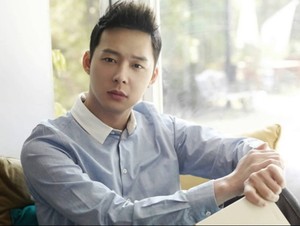 Yoochun JYJ Raih Penghargaan di Beautiful Artist Award