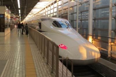Wush! Cepatnya Naik Kereta Shinkansen