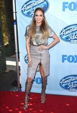 Boots Gladiator Nyentrik ala Jennifer Lopez