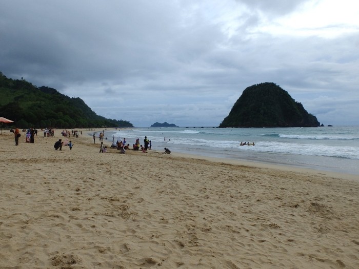 Pantai di Banyuwangi, Seperti Kuta Bali Tapi Masih Perawan