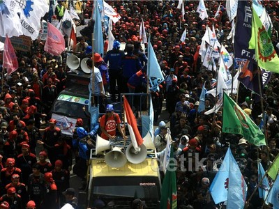 Buruh Bergerak Menuju Istana Negara