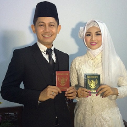 Selamat! Fitri Karlina Resmi Menikah dengan Pilot