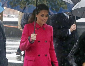 Dipakai Kate Middleton, Coat Mulberry Rp 30 Juta Ini Langsung Habis Terjual