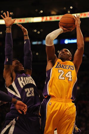 32 Poin Kobe Motori Comeback Lakers atas Kings