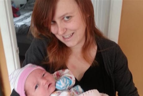 Masuk RS Karena Kram Perut, Keluar-keluar Sudah Gendong Bayi