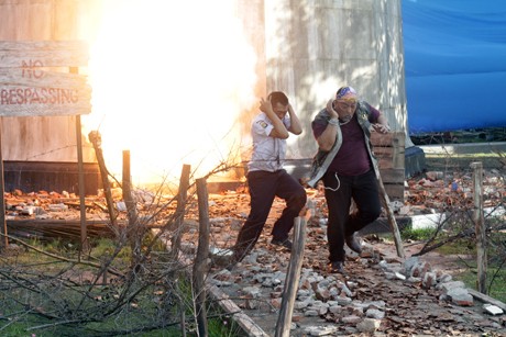 Duarr! Indro Warkop Ledakkan Mercusuar di Comic 8: Kasino Kings