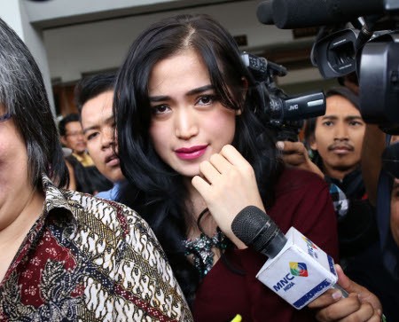 Ludwig Hingga Kini Suami Sah Jessica Iskandar