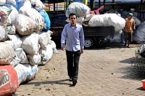 Dokter Muda Ini Sukses Berbisnis Meski Hanya Dibayar Sampah