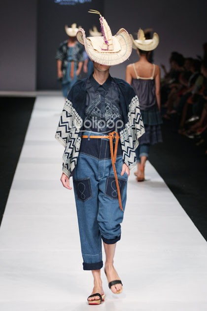 Spous by Priyo Oktaviano Senayan City.  Jakarta Fashion Week 2015 at Senayan City. Jakarta. [Foto: Mohammad Abduh/Wolipop]