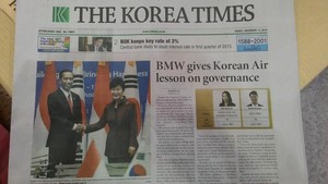 Jokowi-Park Bersalaman Hiasi Pemberitaan Media di Korea Selatan