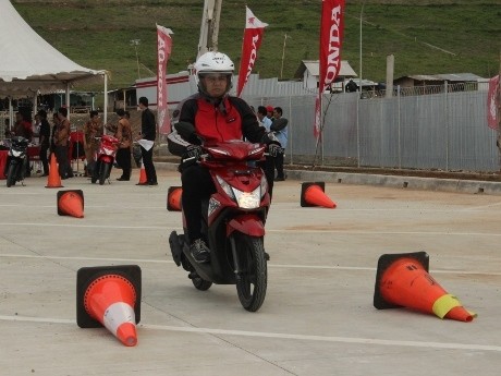 Merasakan Teknologi eSP dan Fitur ISS di Honda BeAT