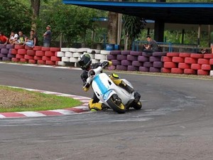 Ketika Kutu Ikut Balapan Scooter
