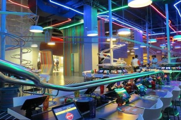 Abu Dhabi Punya Restoran Roller Coaster Terbesar di Dunia