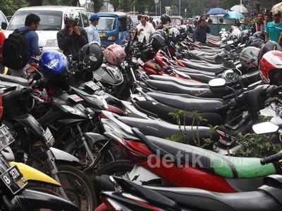 Parkir Liar Masih Marak di Senen
