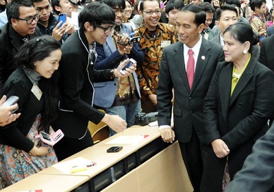 Jokowi Bertemu WNI di Korsel