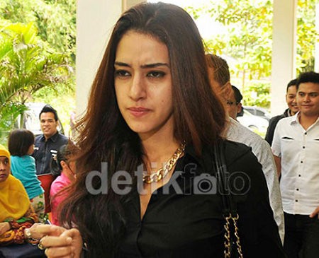 Emosi Belum Stabil Alasan Fairuz Cerai dari Galih