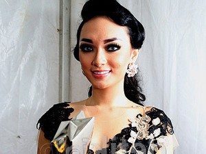 Ngaku Berdada Kecil, Eneng Zaskia Gotik Risih Pakai Baju Seksi