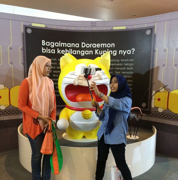 Hebohnya Melihat Doraemon 'Si Pemilik Baling-baling Bambu 