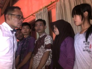 Sambangi Keluarga Sri TKI yang Dimutilasi di Malaysia, Menaker Beri Bantuan