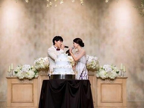 Romantis! Sungmin SuJu Duet Bareng Istri di Pesta Pernikahan