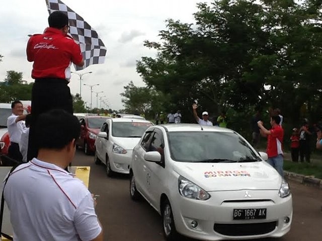 Mitsubishi Mirage Diuji Keiritan di Tengah Kemacetan Palembang