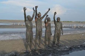 Menteri PU: Pemerintah Bisa Beli Aset Lapindo dan Bayar Uang Korban Lumpur