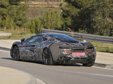 April 2015 Debut McLaren Sport Series di Dunia