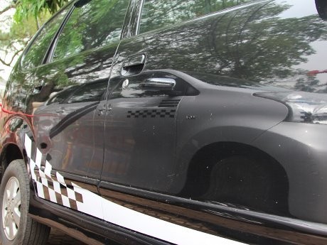 Mobil Boleh Dipasangi Stiker Pak Polisi?
