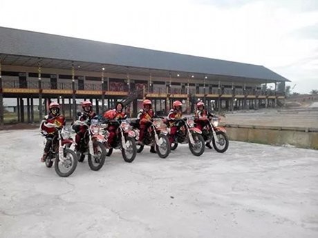 Viar Jelajahi Entikong, Perbatasan RI-Malaysia