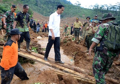 Jokowi Pantau Evakuasi Korban Longsor Banjarnegara