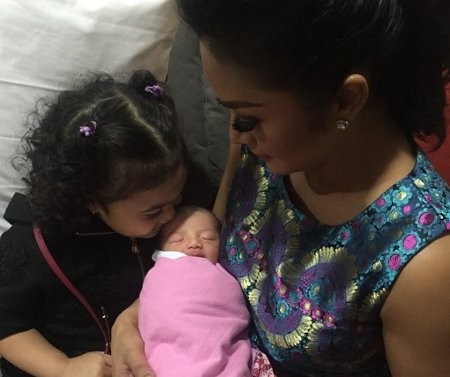 Dijenguk Krisdayanti, Putri Ashanty Lagi Menyusu