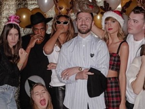 Bertabur Bintang di Ultah ke-25 Taylor Swift