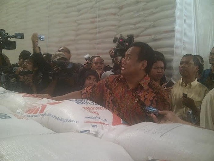 Blusukan ke Gudang Bulog, Gobel: Stok Beras Cukup dan Tak Perlu Impor