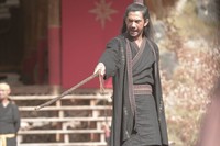 Penasaran dengan kelenjutan ceritanya? Temukan jawabannya di film 'Pendekar Tongkat Emas' yang akan tayang pada 18 Desember 2014 mendatang. (Dok Miles Production)