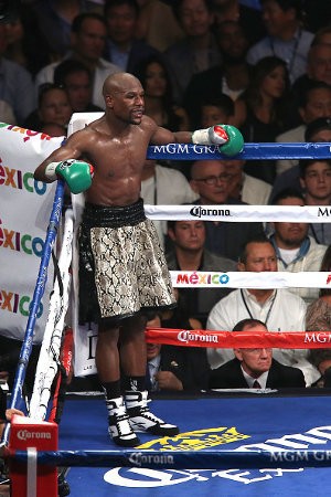 Kalahkan Messi dan Ronaldo, Mayweather Atlet Berpendapatan Terbesar