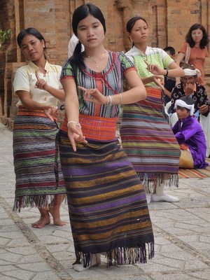 Belajar dari Vietnam Melindungi Etnik Cham yang Minoritas