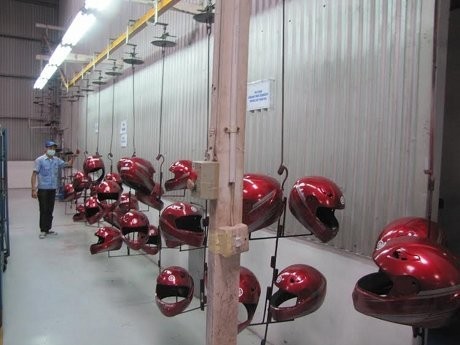 Melihat Proses Pembuatan Pelindung Kepala Pemotor