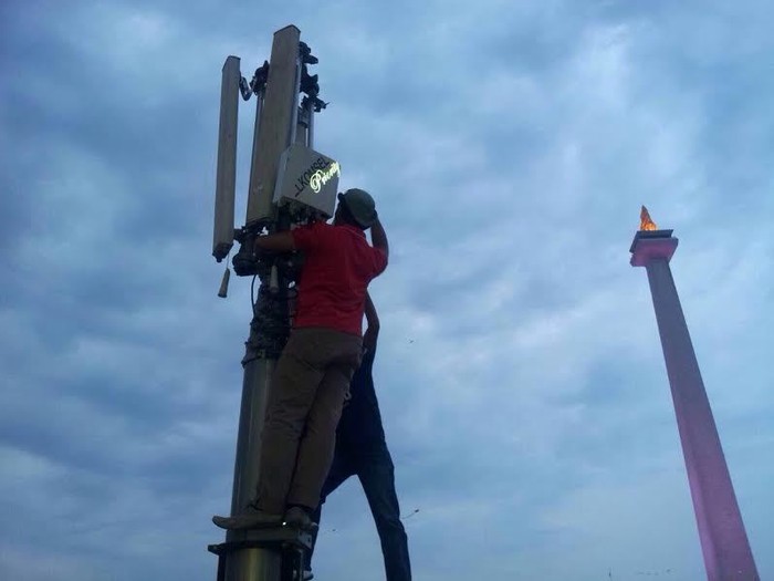 Menara pemancar jaringan (dok. Telkomsel) Menara pemancar jaringan (dok. Telkomsel)