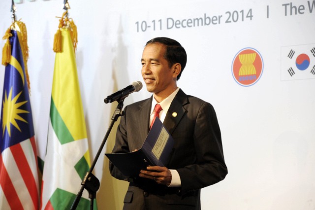 Malam-malam Jokowi dan Para Menteri Rapat Bahas Anggaran, Ini Hasilnya