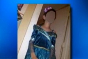 Dihukum karena Ngompol, Bocah Lelaki Ini Didandani Seperti Anak Perempuan